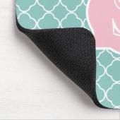 Licht groen Quatrefoil roze Monogram Muismat (Hoek)