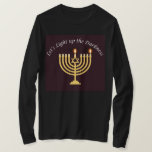 Licht het donkere Hanukkah Menorah Sweatshirt op<br><div class="desc">Een geweldig Hanukkah cadeau voor een geliefde! Laten we de duisternis oplichten!</div>