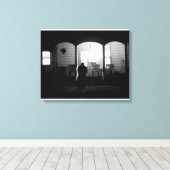 Licht in de duisternis (Thuis komt) Canvas Afdruk (Insitu (Houten vloer))