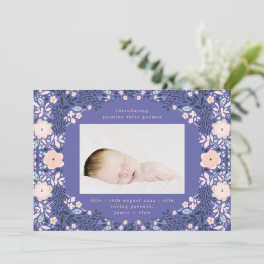 Licht Paars Floral Lijst Foto baby geboorte Aankondiging (Staand voorkant)