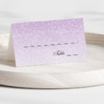 Licht Paarse Glam Glitter Place Card Plaatskaartje<br><div class="desc">Deze trendy glitter place card heeft faux glitter op de voorkant met een gebied voor u om te schrijven in de namen en tafelnummers (met de hand). De achterkant heeft hetzelfde glitterpatroon met uw evenement en datum. Gebruik het sjabloon formulier om uw eigen gegevens toe te voegen. Met de functie...</div>