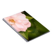 Licht roze bloeiend roos notitieboek (Rechterzijde)