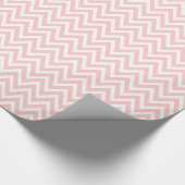 Licht roze en witte Chevron Cadeaupapier (Hoek)