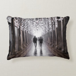 Licht, schaduwen en symmetrie - sepia accent kussen