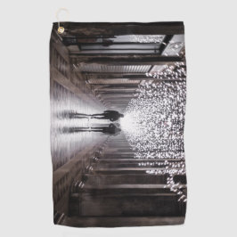 Licht, schaduwen en symmetrie - sepia golfhanddoek