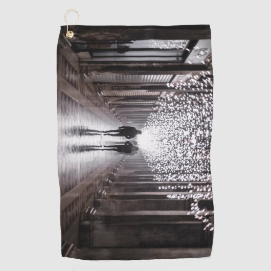 Licht, schaduwen en symmetrie - sepia golfhanddoek (Voorkant)