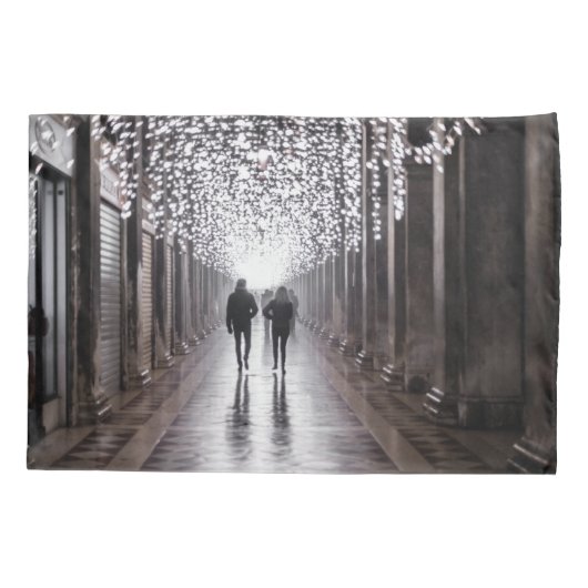 Licht, schaduwen en symmetrie - sepia kussensloop (Achterkant)