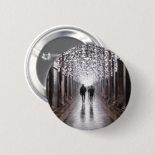 Licht, schaduwen en symmetrie - sepia ronde button 5,7 cm