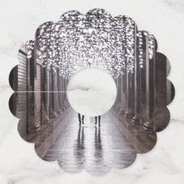 Licht, schaduwen en symmetrie - sepia wijnglaslabel