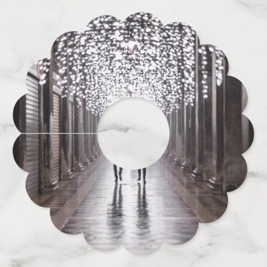 Licht, schaduwen en symmetrie - sepia wijnglaslabel (Achterkant)