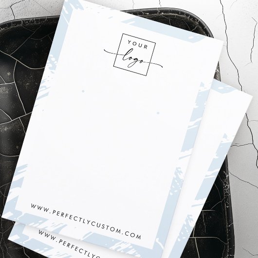 Licht stoffige blauwe penseelstreken oorbel displa visitekaartje