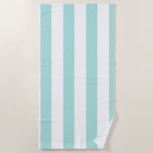 Licht turquoise en wit brede horizontale strepen strandlaken (Voorkant)