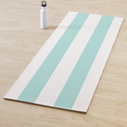 Licht turquoise en witte brede horizontale strepen yogamat (In situ)