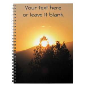 Licht voor inspiratie Heldere zonsondergang door d Notitieboek