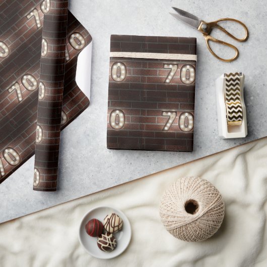 lichtbakens op baksteen voor 70e verjaardag cadeaupapier (Crafts)