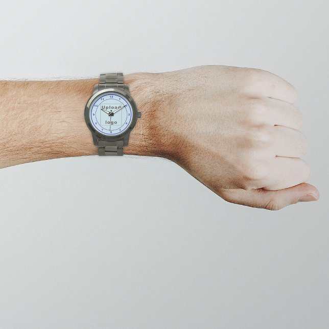 Lichtblauw bedrijfsmerk op Mannen Horloge (Your business logo with light blue background on men's watch.)