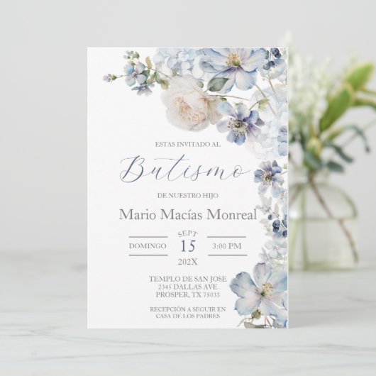 Lichtblauw Bloemen Doop Spaanse Uitnodiging (Staand voorkant)