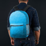 Lichtblauw cyaan Gradient Geometrisch Mesh Patroon Bedrukte Rugzak<br><div class="desc">Lichtblauwe cyaan Gradient Geometric Mesh Pattern Gedrukte Rugzak. Cool mode accessoire tas voor iedereen. Blauw driehoekig geometrisch gaas met een licht tot donker ombre verloopontwerp.</div>