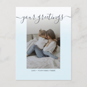 Lichtblauw Elegant Script Family Photo Groeten Briefkaart