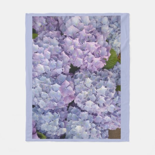 Lichtblauw en roze hydrangea Blue Fleece Blanket (Voorkant)