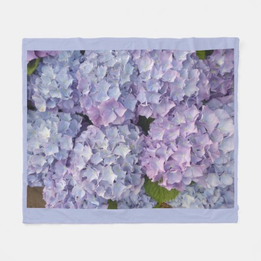 Lichtblauw en roze hydrangea Blue Fleece Blanket (Voorkant (Horizontaal))