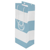 Lichtblauw en wit brede streep met monogram wijn cadeautas (Voorkant Gekanteld)