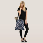Lichtblauw en wit geometrisch rooster tote bag (Op model)