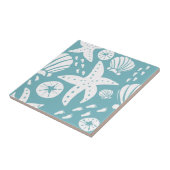 Lichtblauw en wit strand zeeschelp tegeltje (Zijkant)