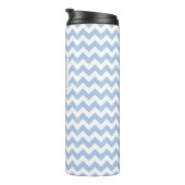 Lichtblauw en witte Chevron Stripes met monogram Thermosbeker (Geroteerd rechts)