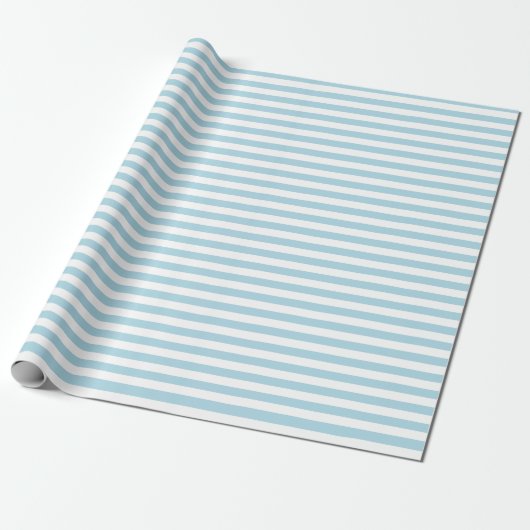 Lichtblauw en witte strepen cadeaupapier (Uitgerold)