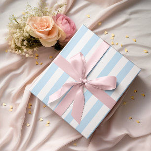 Lichtblauw en witte strepen cadeaupapier