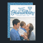 Lichtblauw Gelukkig Chanoeka Hand Lettered Foto Feestdagenkaart<br><div class="desc">Lichtblauw Happy Chanoeka Hand Lettered Photo Holiday Kaart | Stuur Chanoeka groeten aan familie en vrienden met deze aanpasbare vakantie platte kaart. Het bevat een lichtblauw handschrift met een menorah-illustratie. Andere kleuren zijn beschikbaar.</div>
