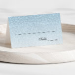 Lichtblauw Glam Glitter Place Card Plaatskaartje<br><div class="desc">Deze trendy glitter place card heeft faux glitter op de voorkant met een gebied voor u om te schrijven in de namen en tafelnummers (met de hand). De achterkant heeft hetzelfde glitterpatroon met uw evenement en datum. Gebruik het sjabloon formulier om uw eigen gegevens toe te voegen. Met de functie...</div>