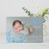 Lichtblauw "Hallo" met bladeren geboorteaankondigi Aankondiging (Staand voorkant)