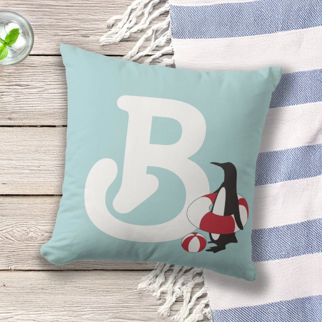 Lichtblauw Mooie Cartoon Pinguïn Kinderen Monogram Buitenkussen (Creator heeft geüpload)