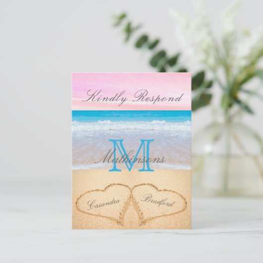 Lichtblauw Roze 2 Hart Zand Strand Huwelijk RSVP Briefkaart (Staand voorkant)