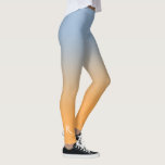 Lichtblauw tot Oranje gradiënt Elegant Monogram Leggings<br><div class="desc">Stijlvolle lichtblauwe tot oranje gradiënt is voorzien van een elegant aangepast monogram in een wit decoratief lettertype aan de onderkant van het rechterbeen. Personaliseer het met uw initiaal in de zijbalk. Voeg een moderne, kleurrijke look toe aan je garderobe. Om het minimale ombré-ontwerp op andere items te zien, klikt u...</div>