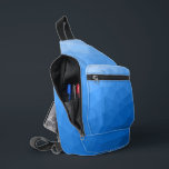 Lichtblauw verloop geometrisch maaspatroon sling bag<br><div class="desc">Lichtblauwe gradiënt geometrisch mesh patroon Gedrukte zak. Cool mode accessoire tas voor iedereen. Driehoekig geometrisch gaas met licht tot donkerblauw ombre verloopontwerp.</div>