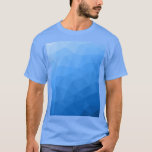 Lichtblauw verloop geometrisch maaspatroon t-shirt<br><div class="desc">Elegant modern geometrisch t-shirt voor iedereen. Lichtblauwe gradiënt geometrisch mesh patroon heldere driehoeken ombre. Driehoek geometrisch netwerk met ombre gradiënt ontwerp.</div>