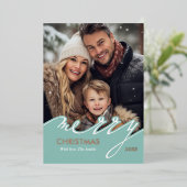 Lichtblauw Vrolijk Kerstmis Script Foto Folie Feestdagenkaart (Staand Voorkant)