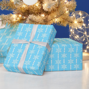 Lichtblauw & Witte Kerstsneeuwvlokken Cadeaupapier