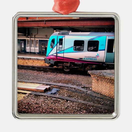 Lichtblauw-witte trein metalen ornament (Voorkant)