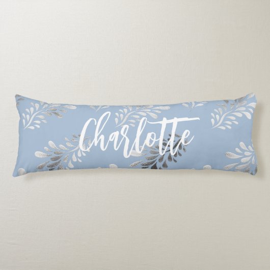 Lichtblauw zilverblad botanisch naamscript lichaamskussen (Voorkant)