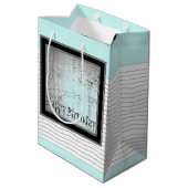 Lichtblauw Zwart En Wit Medium Cadeauzakje (Achterkant Gekanteld)