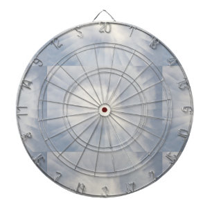 Lichtblauwe achtergrond dartbord