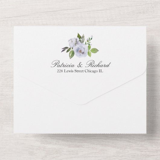 Lichtblauwe bloemen monogram Elegante bruiloft All In One Uitnodiging (Achterkant)