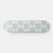 Lichtblauwe en Crème Retro Bloem Persoonlijk Skateboard (Horizontaal)