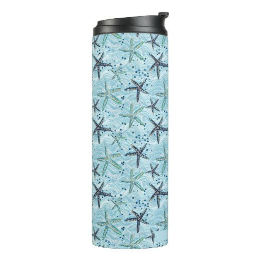 Lichtblauwe en gouden zeester op Ocean Wave Patter Thermosbeker (Gedraaid links)