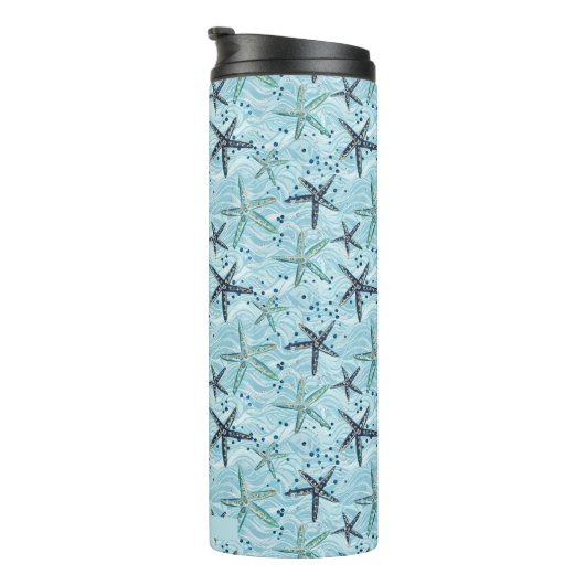 Lichtblauwe en gouden zeester op Ocean Wave Patter Thermosbeker (Geroteerd rechts)