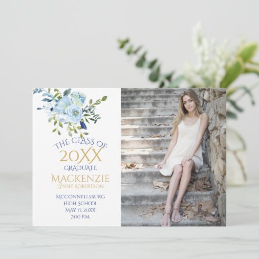 Lichtblauwe en marineblauwe bloemenfoto afstudeerf aankondiging (Staand voorkant)